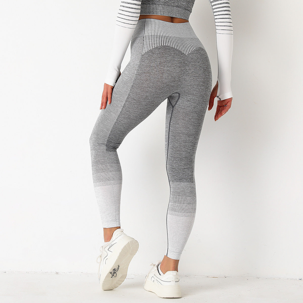 Nahtlose gestreifte Strick-Yoga-Fitnesshose