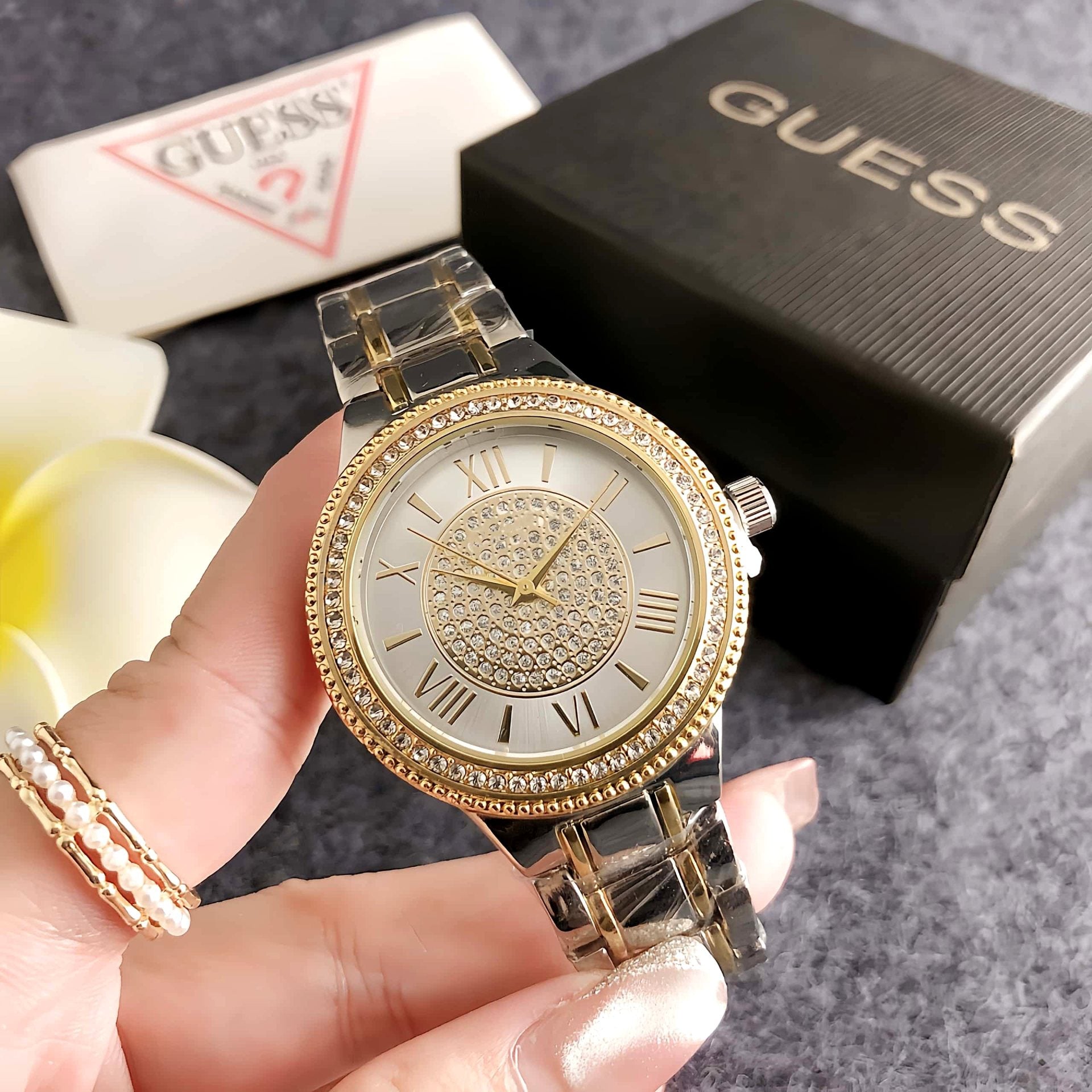 Elegante, raffinierte Uhr mit großem Zifferblatt – ein Nischen-Kunstwerk für Frauen