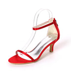 Satinfarbene Damenschuhe mit einem Riemen Sandalen