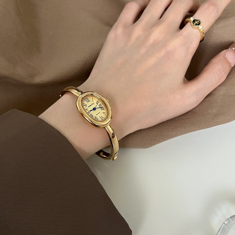 Damen Oval Armbanduhr - Römische Ziffern, Elegantes Design