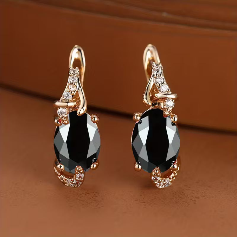 Trendige runde und ovale Steine ​​in Weiß, Blau, Rot und Rosa für Damen. 