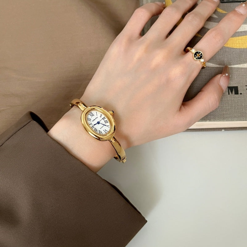 Damen Oval Armbanduhr - Römische Ziffern, Elegantes Design