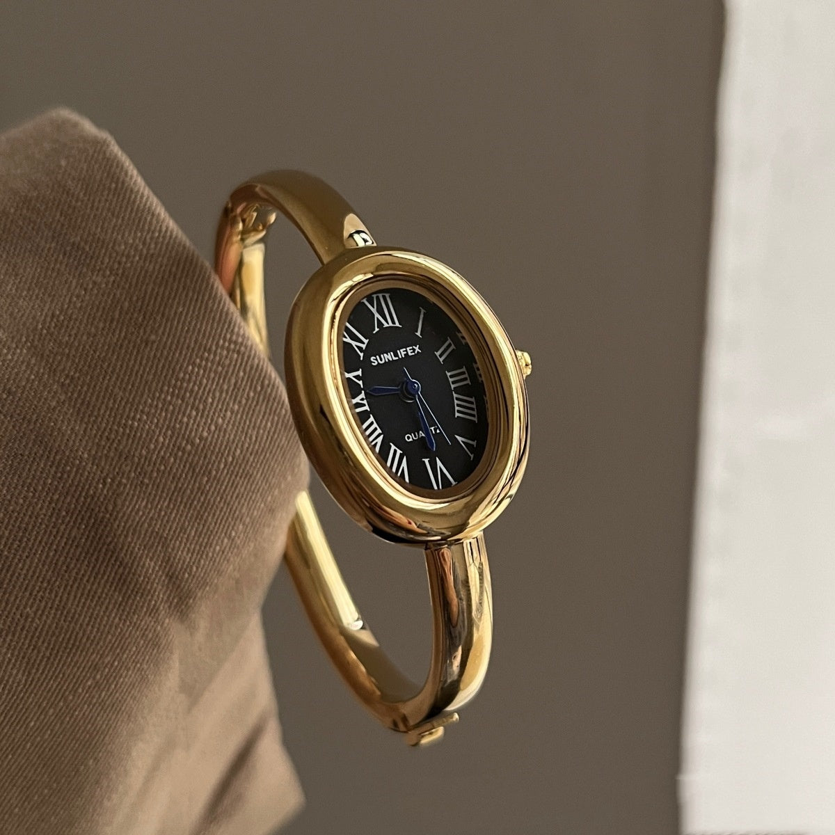 Damen Oval Armbanduhr - Römische Ziffern, Elegantes Design