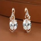 Trendige runde und ovale Steine ​​in Weiß, Blau, Rot und Rosa für Damen. 
