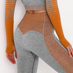 Nahtlose gestreifte Strick-Yoga-Fitnesshose