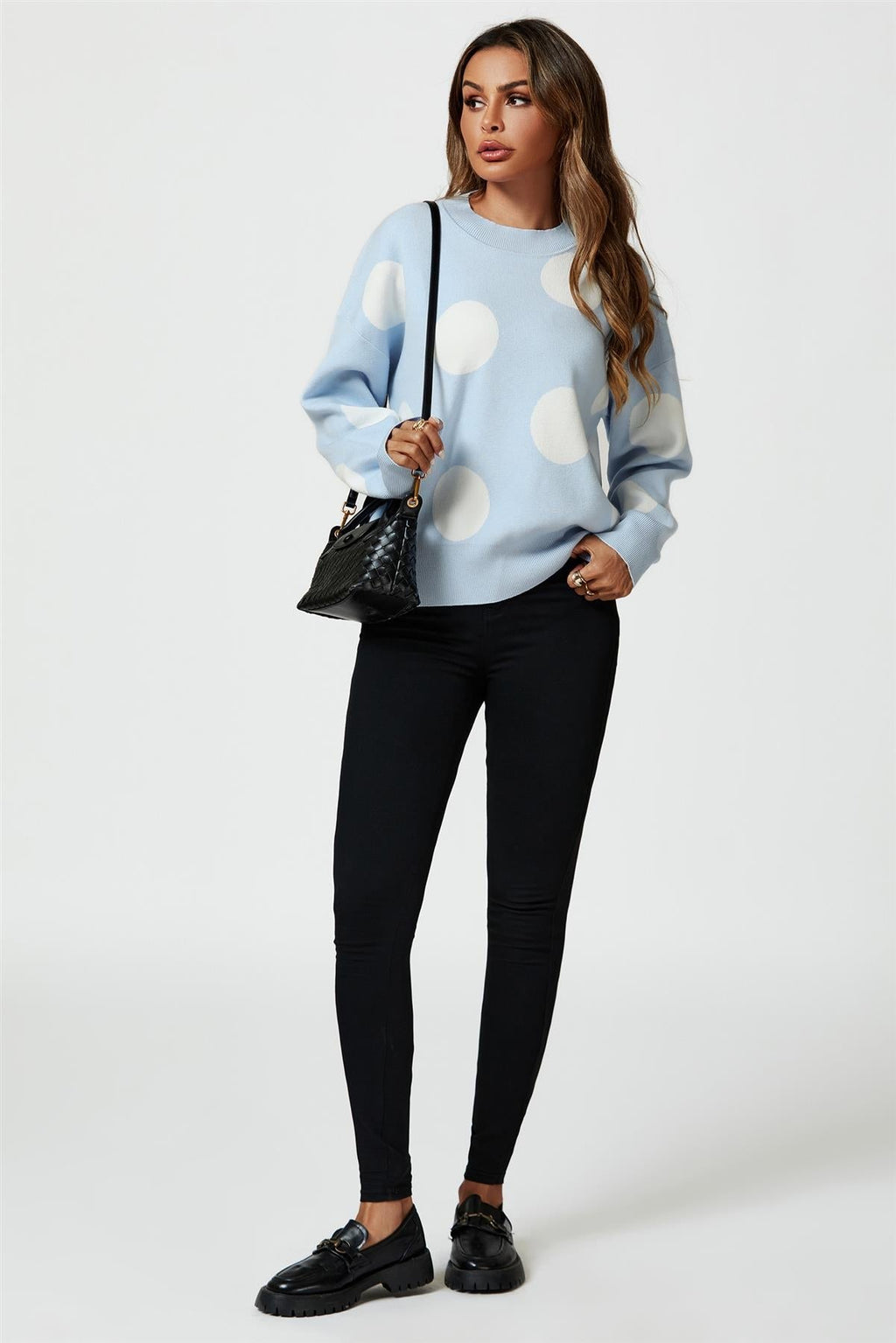 Gepunkteter Strickpullover in Blau