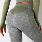 Nahtlose gestreifte Strick-Yoga-Fitnesshose