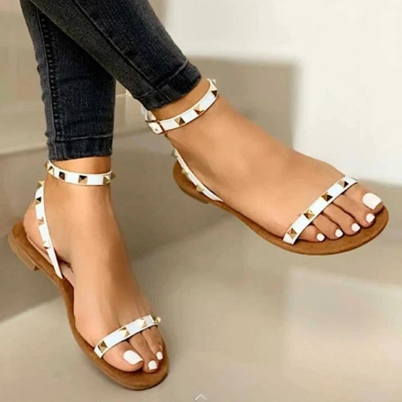 Sandales cloutées à lanières et boucles pour femmes