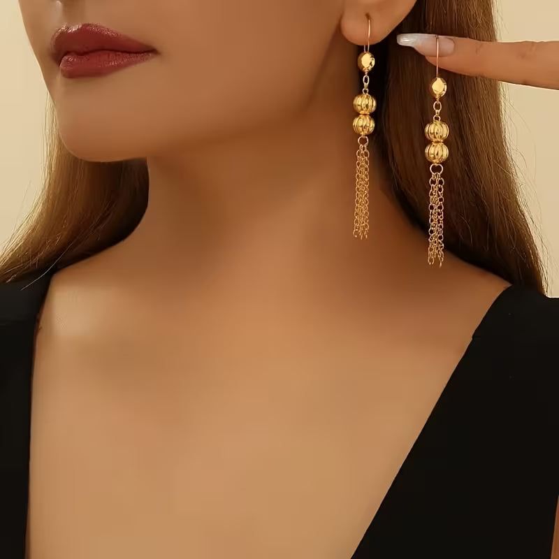 Lange Kette, hängender Schmuck aus dem Nahen Osten, glänzende Metallkugeln, Hippie-Ohrringe,