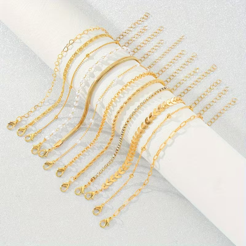 2-teiliges Damen-Armbandset, goldfarbenes Schmuckstück mit unechter Perle in Herzform und funkelnder, künstlicher Zirkonia-Kette mit mehreren Lagen, faltbar