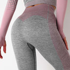 Nahtlose gestreifte Strick-Yoga-Fitnesshose