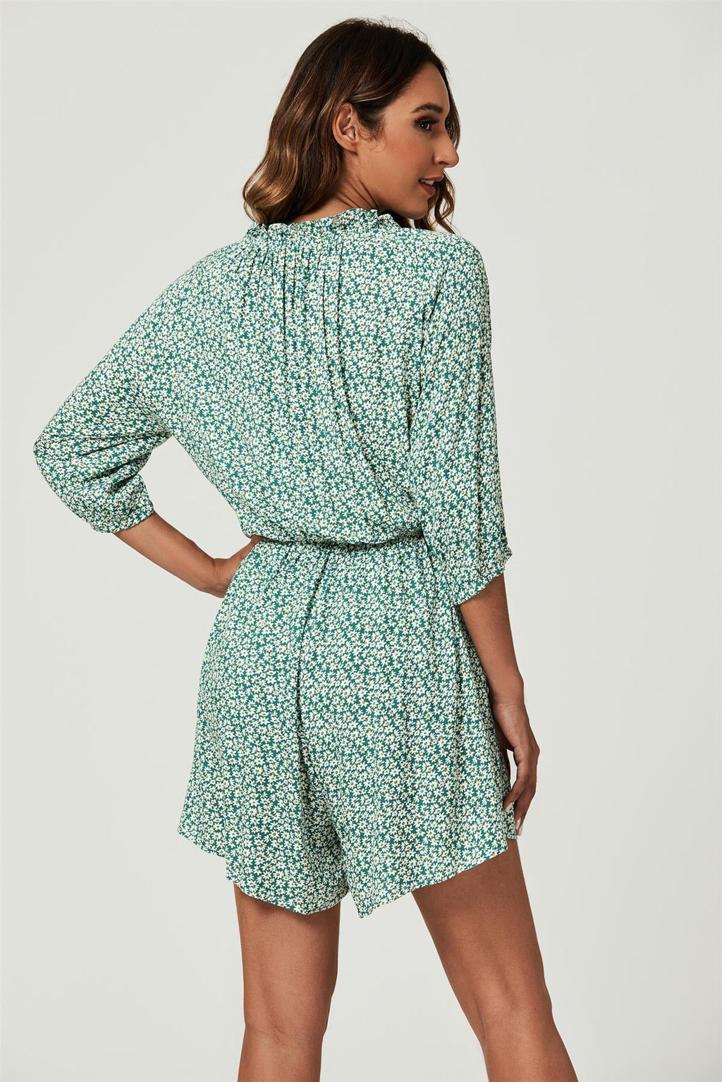 Gänseblümchen-Blumendruck Boho-Playsuit mit Knöpfen in Grün