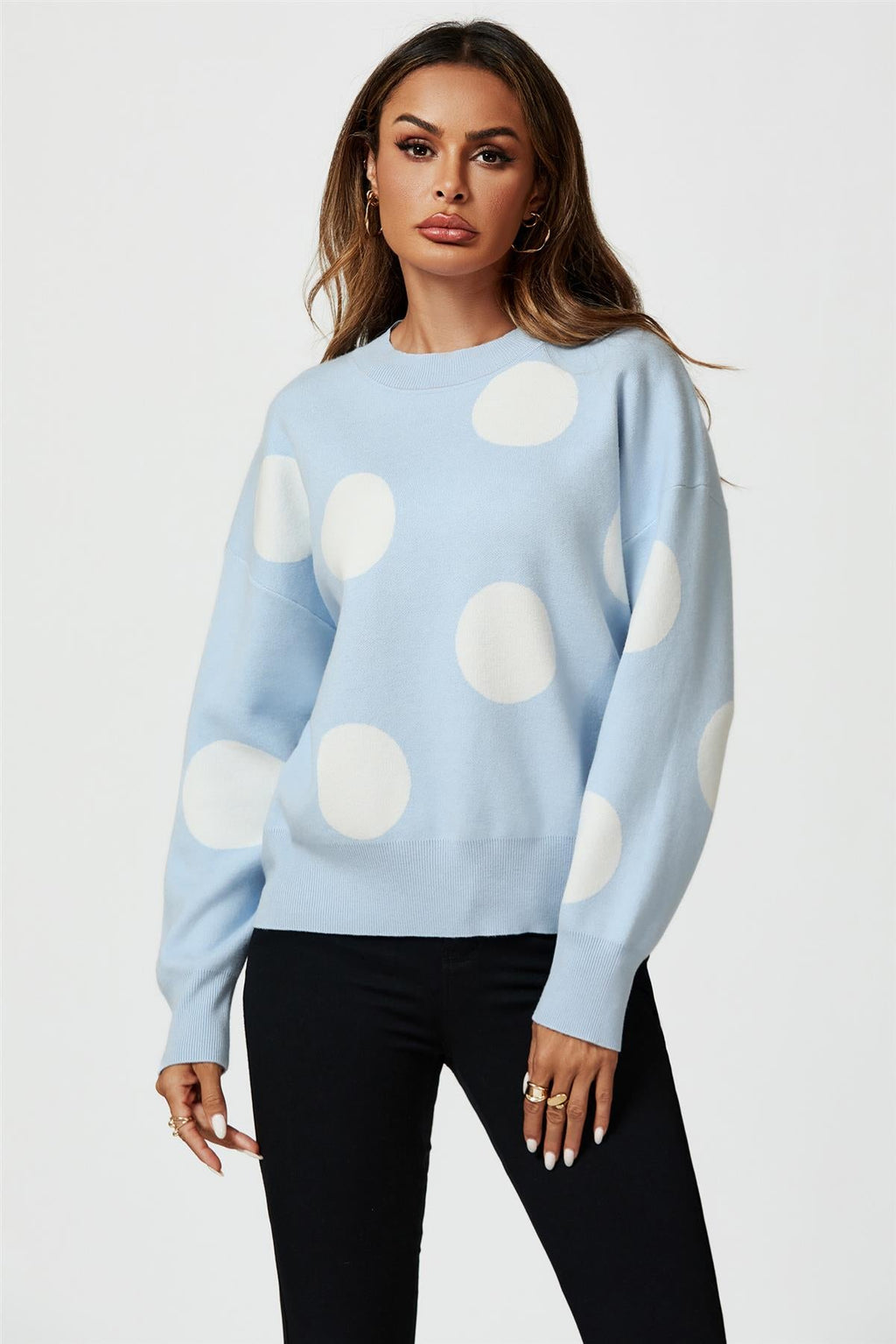 Gepunkteter Strickpullover in Blau