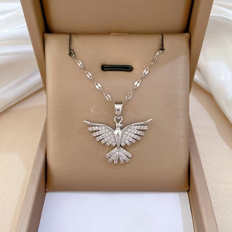 Vielseitiger, vergoldeter Schmuck für Damen