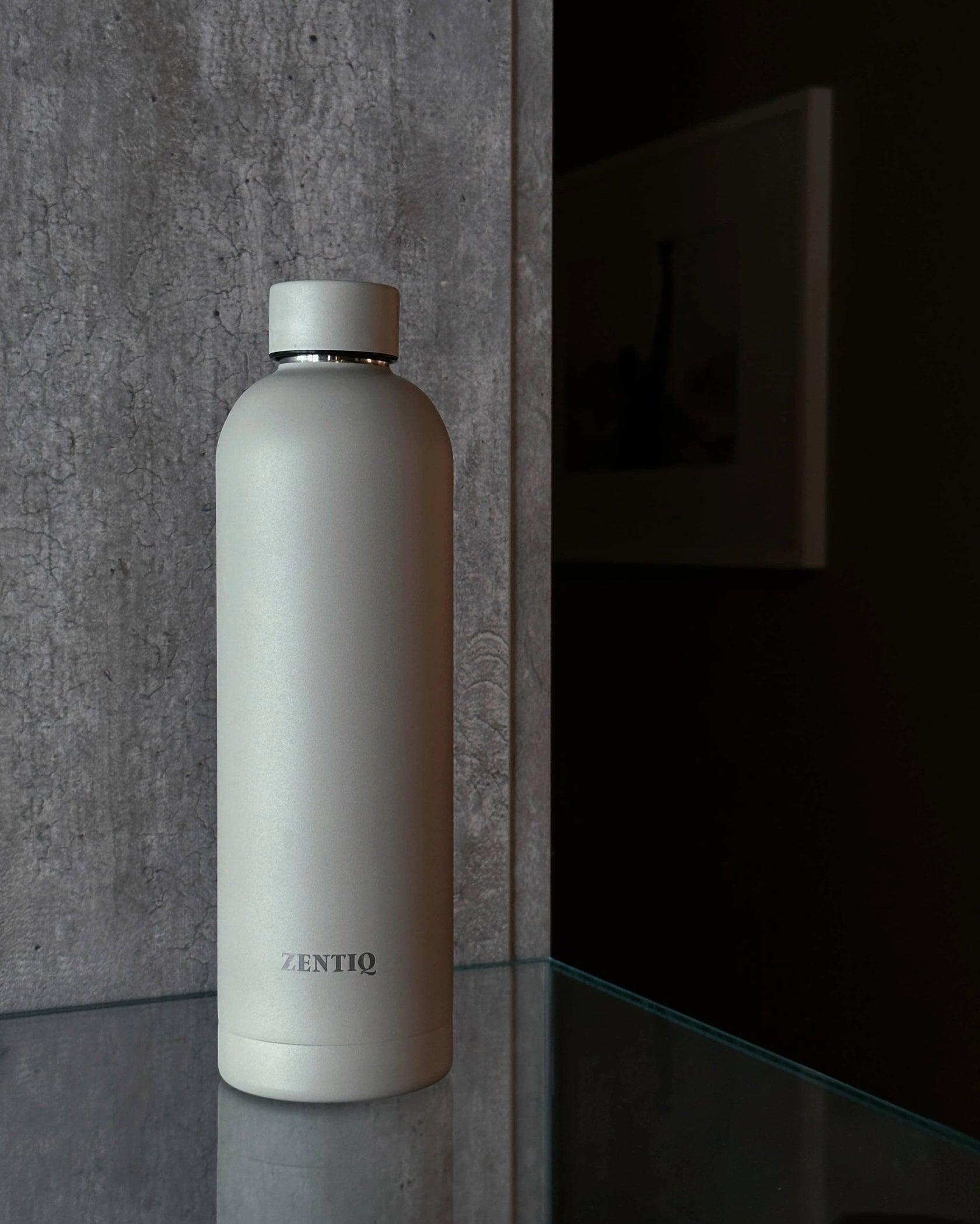 Isolierte Edelstahl Trinkflasche für Sport, Yoga & Pilates – Aqua Zen, Greige