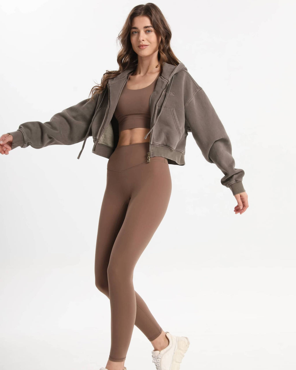 Sweat à capuche court zippé aspect jean doux – Marron foncé