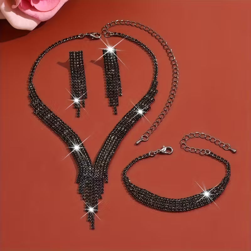 Silbernes Damenschmuckset mit Strasssteinen – Halskette, Ohrringe und Armband