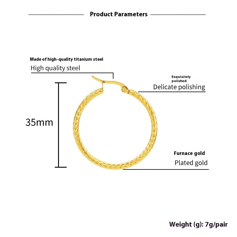 18K Vergoldete, dicht geprägte, runde Ringohrringe mit elegantem Touch