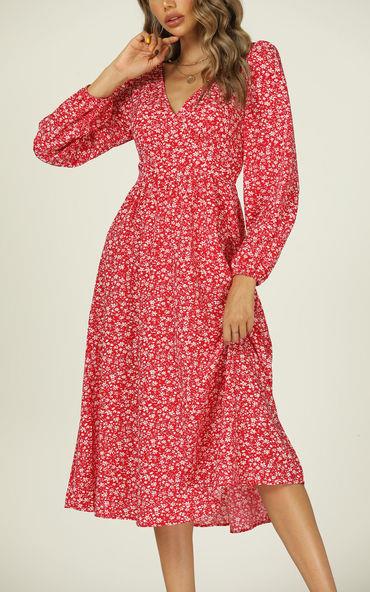 Robe mi-longue rouge à imprimé floral, col en V et manches longues, avec patte de boutonnage