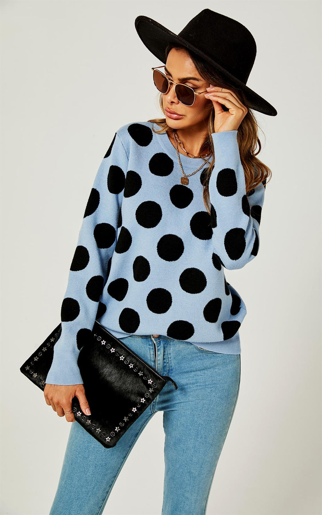 Bequemer Strickpullover mit schwarzem Polka-Dot-Muster in Blau