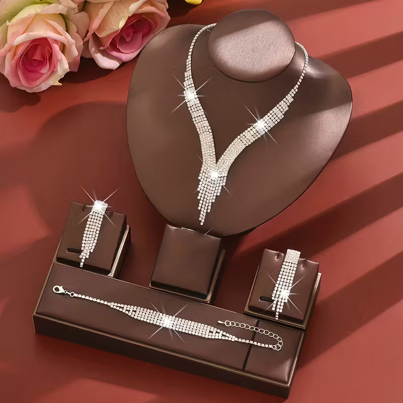 Silbernes Damenschmuckset mit Strasssteinen – Halskette, Ohrringe und Armband