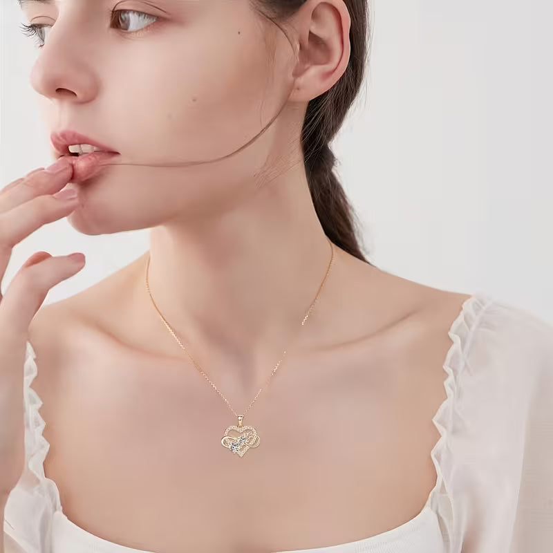 Halskette in Herzform – Symbol für drei Leben und ewige Liebe