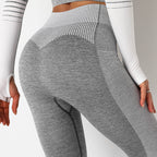 Nahtlose gestreifte Strick-Yoga-Fitnesshose