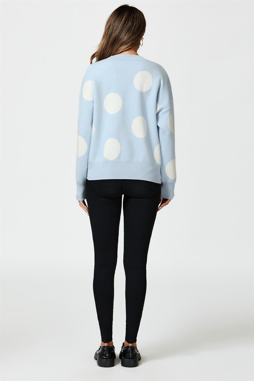 Gepunkteter Strickpullover in Blau