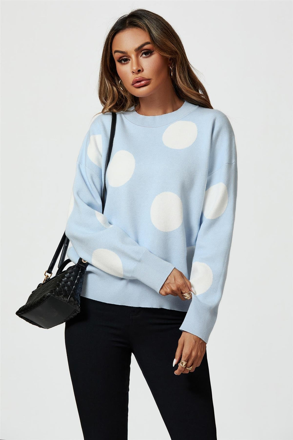 Gepunkteter Strickpullover in Blau